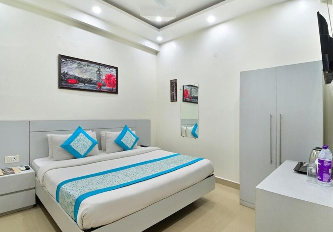 Hotel The Vertigo By Boom Rooms Noida Kültér fotó
